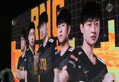 【游戏迷】LCK解说直言LPL观众黑Faker，还是因为嫉妒，还踩了Uzi