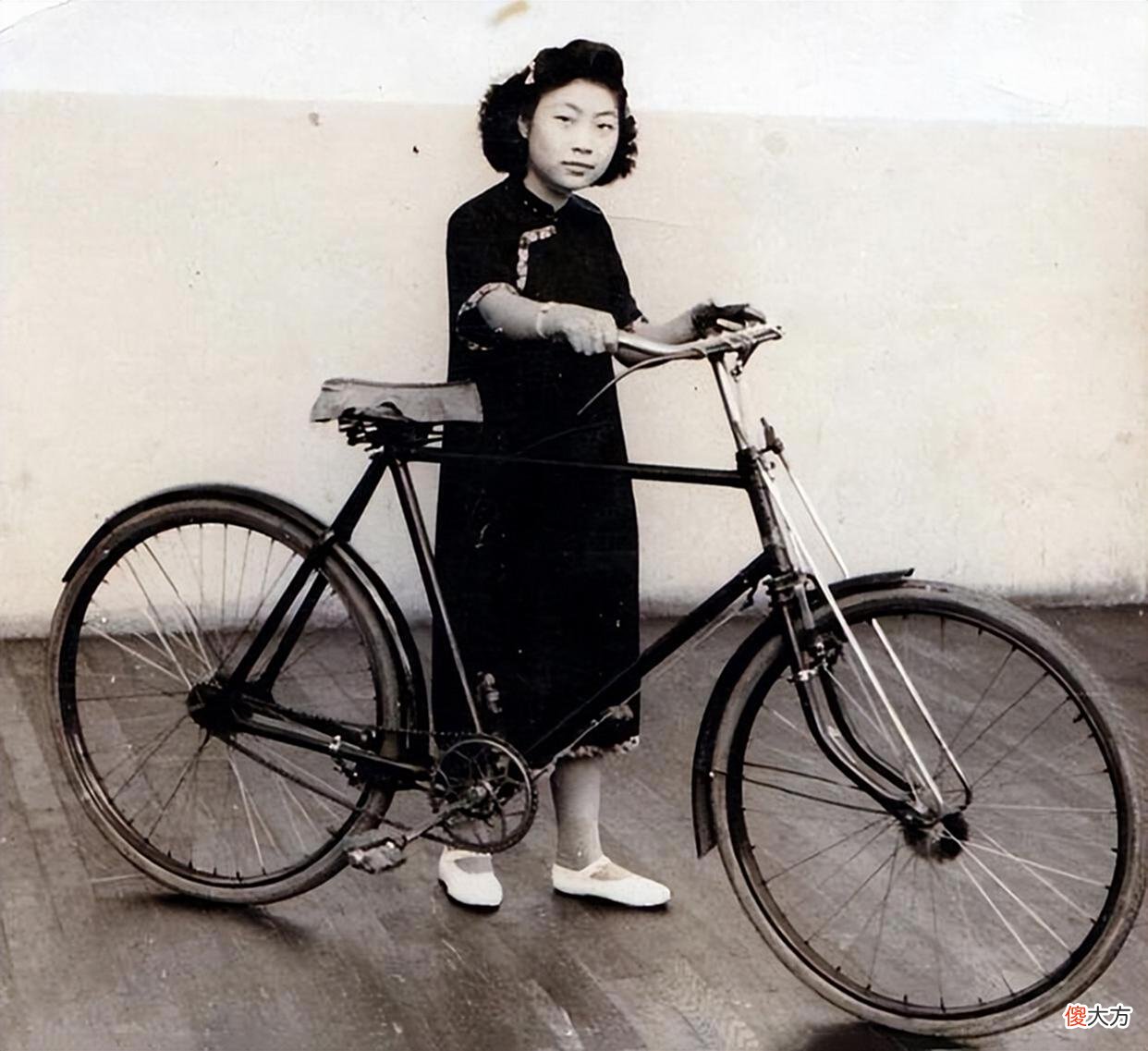 【历史故事】上世纪80年代的一辆“凤凰”牌自行车，相当于如今多少钱