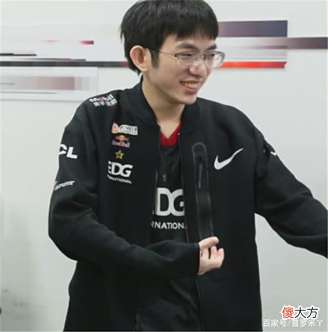 【游戏世界】圣枪哥教bin还拿钱，jiejie：后面至少加个零，友情价也不能太低
