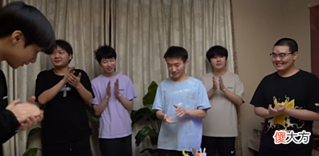 【游戏世界】JDG队友为Missing庆生,369新造型逗笑LPL观众,粉丝评论扎心了!