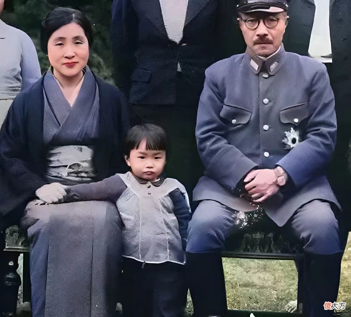 【爱历史】珍贵历史照片：被美军虐待的伊拉克青年，日本甲级战犯东条英机