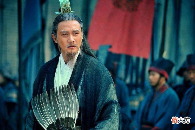 【爱历史】刘备驾崩后，刘禅说的八个字让人困惑：诸葛亮姓什么