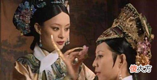【历史故事】甄嬛传:甄嬛回宫后来给皇后请早安,为什么不奉簪花反而送佛珠?
