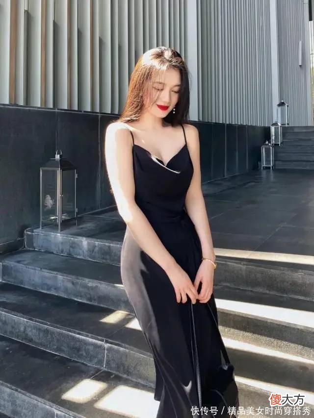 【时尚一点】哪个女人的衣柜里没几条小黑裙呢？小黑裙就是显瘦，显白，经典不挑人呀！