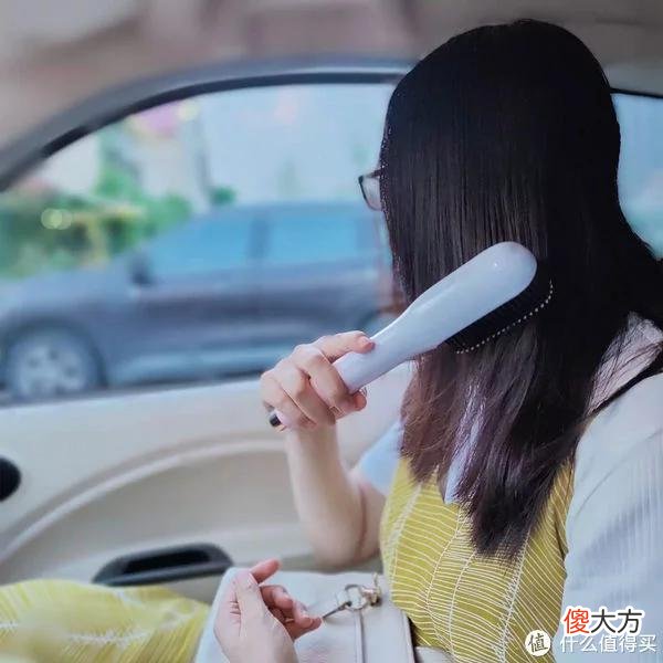 【就爱时尚】有了它精致小姐姐早上能多睡半小时，艾美特随身造型梳