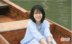 【就爱时尚】年轻了二十岁的连衣裙美女，身材纤细苗条，气质满满当当的