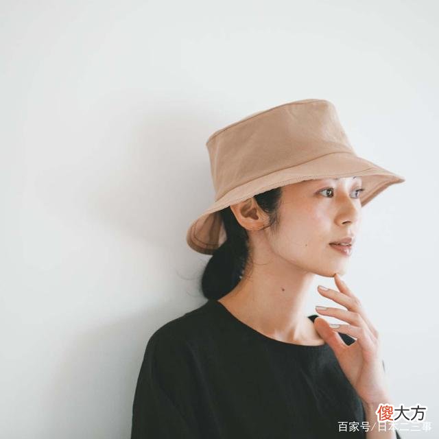 【就爱时尚】日本太太分享的“熟龄”穿搭圈粉了,穿出一身雅致的人生