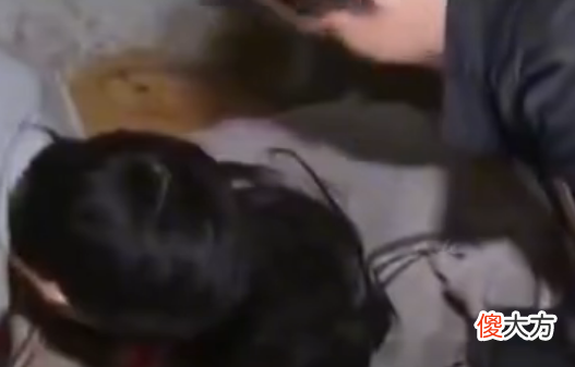 湖南农村一夜之间怪事不断，村民突然接连发疯，记者前往发现真相