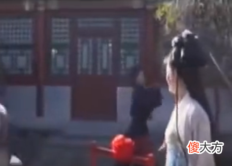 湖南农村一夜之间怪事不断，村民突然接连发疯，记者前往发现真相