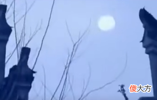 湖南农村一夜之间怪事不断，村民突然接连发疯，记者前往发现真相