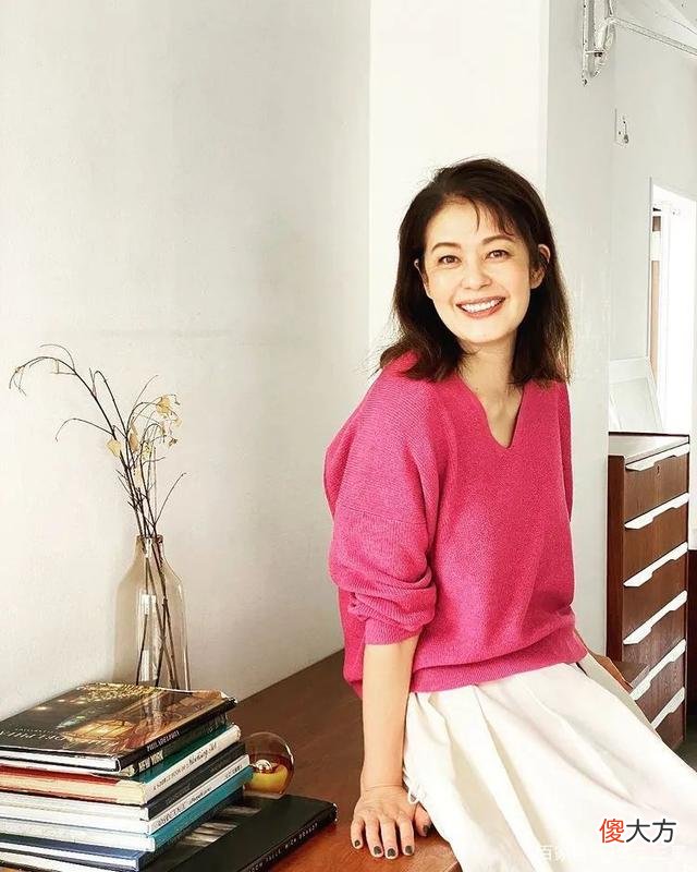 【时尚一点】不被“年龄定义”的美，也成就了气质的她