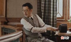 【时尚一点】传家：为什么穿衬衫的胳膊上要绑个东西，这是什么？