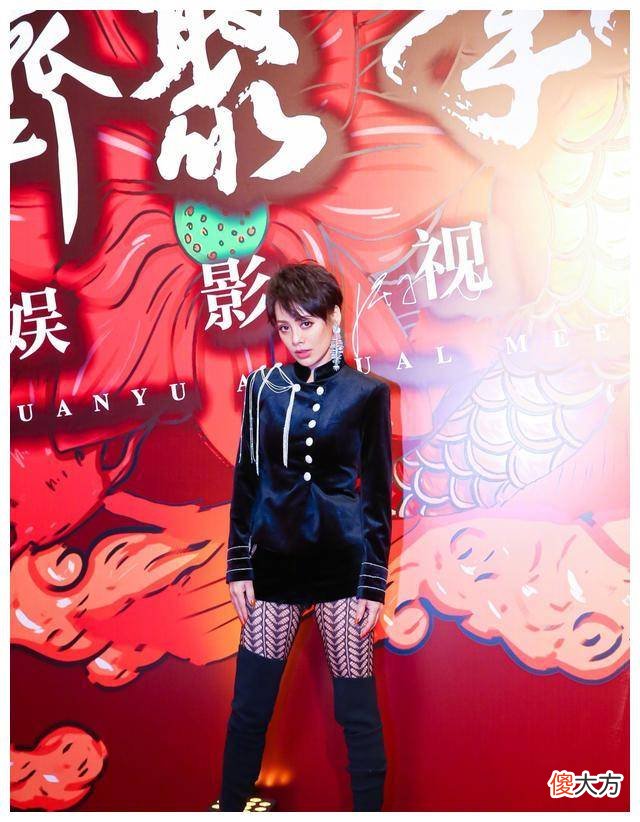 【就爱时尚】安静的超短头发很酷，能让她的脸更清爽还能呈现出立体的五感