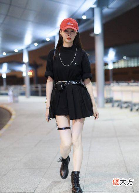 【时尚一点】沈梦辰一身全黑造型，满满的少女感，看着真不像三十岁的人