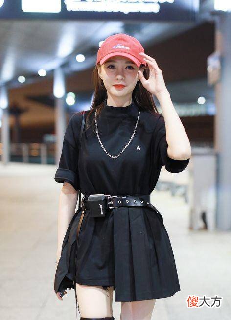 【时尚一点】沈梦辰一身全黑造型，满满的少女感，看着真不像三十岁的人