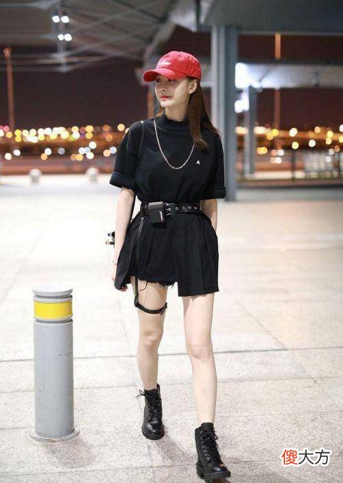 【时尚一点】沈梦辰一身全黑造型，满满的少女感，看着真不像三十岁的人