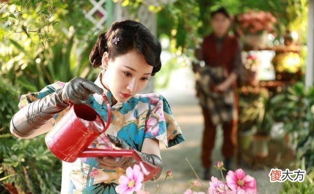 【就爱时尚】柳岩再次穿上复古旗袍，明艳娇俏，名媛范十足，更是少女心爆棚