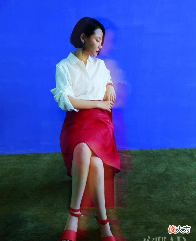 【时尚一点】短发与服饰搭配的时尚选择吊带式连衣裙