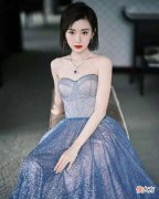 【时尚一点】毛晓彤热依扎、童瑶、谭松韵等入围者纷纷盛装出席活动