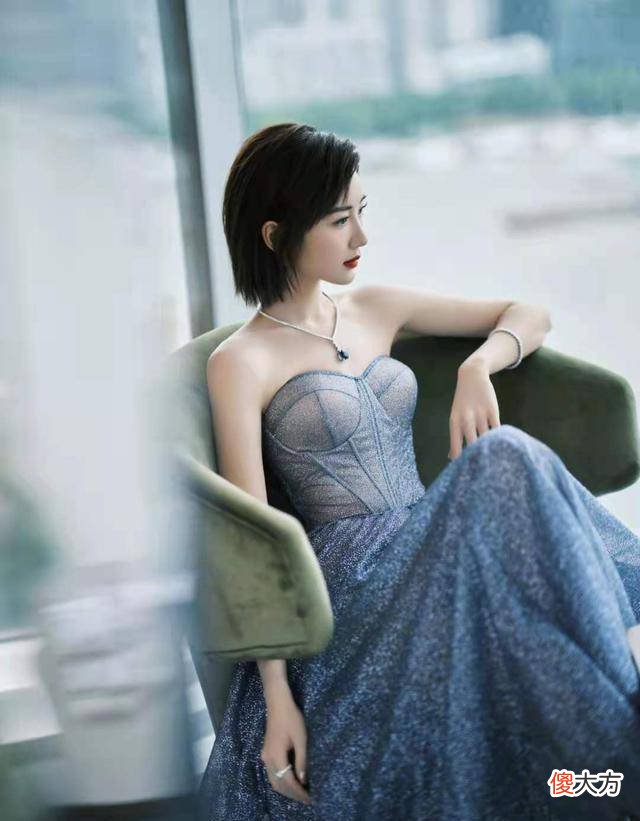 【时尚一点】毛晓彤热依扎、童瑶、谭松韵等入围者纷纷盛装出席活动