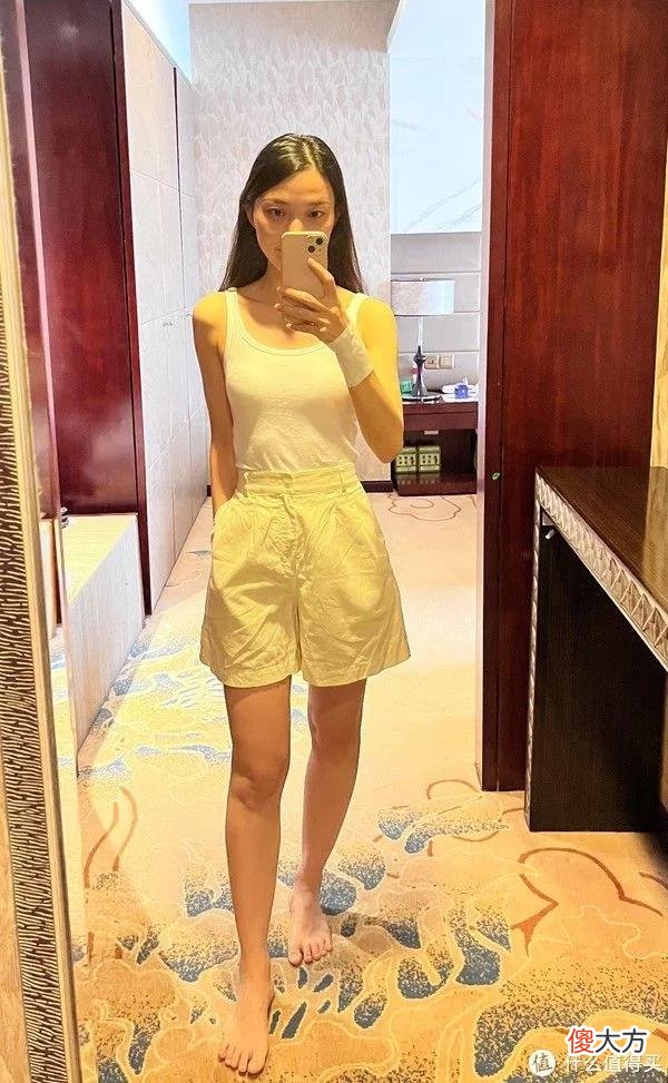 【时尚一点】优衣库兼具美貌与实力的百元辣妹背心