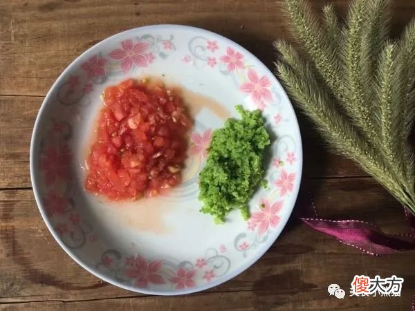 教你做道辅食，三文鱼蔬菜饼，这样做宝宝爱吃，简单易学看了就会