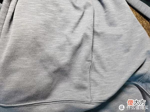 【时尚一点】暑期特惠买什么? 篇七:优衣库男款防晒连帽卫衣评价