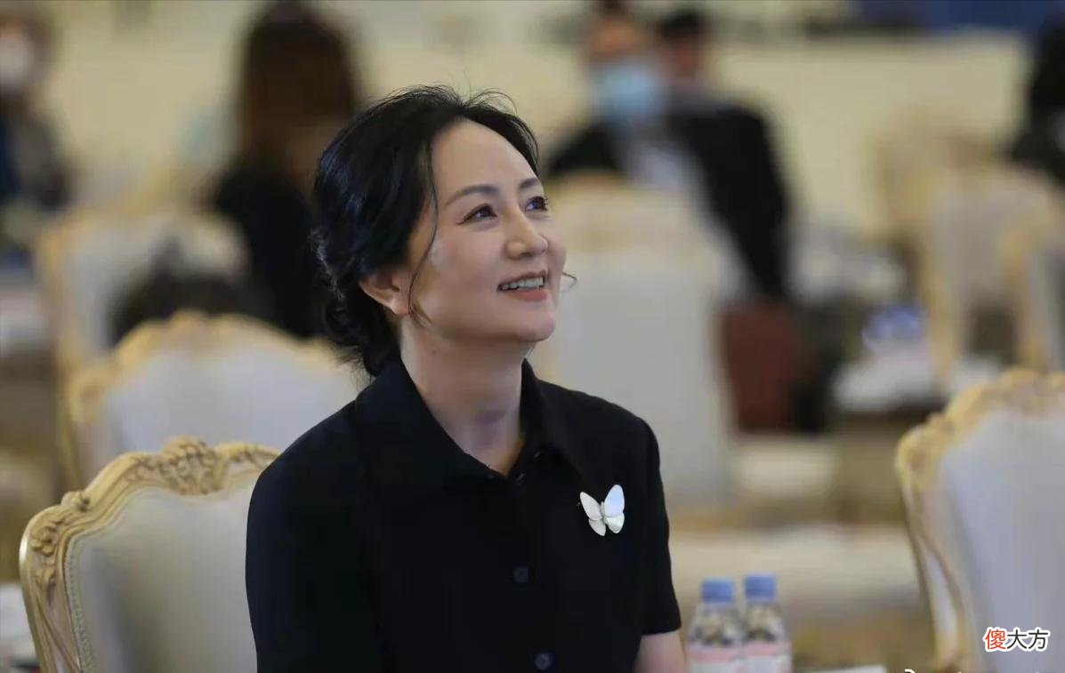 【时尚一点】孟晚舟高调亮相，换新发型妆容好精致，破茧成蝶颜值大回升