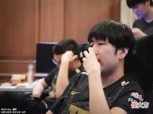 【游戏世界】T1与G2迎来生死战，RNG直言看好T1，Bin的特训还会继续