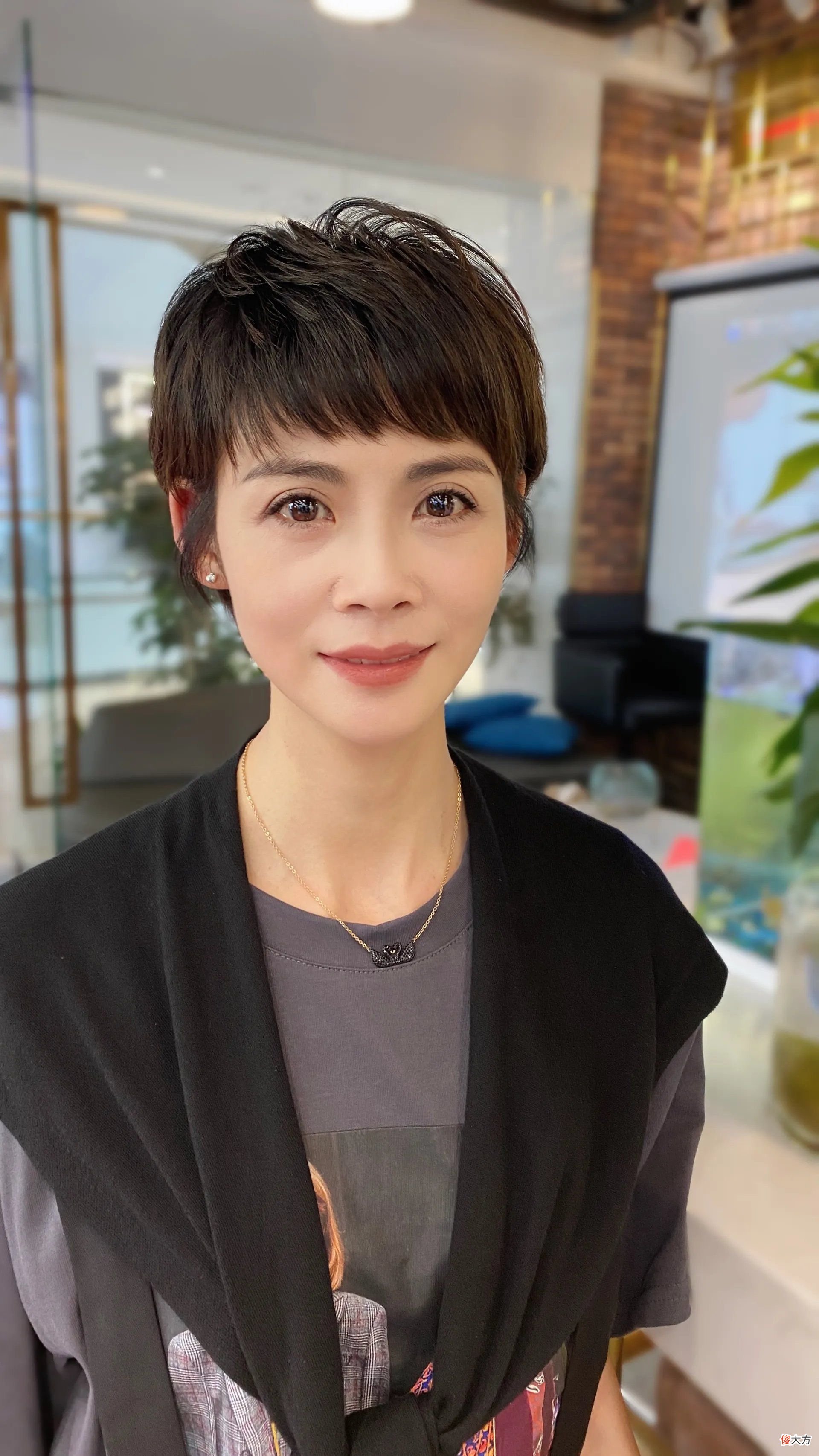 【就爱时尚】女人过了50岁，最火还是剪短发，利落时尚有气质