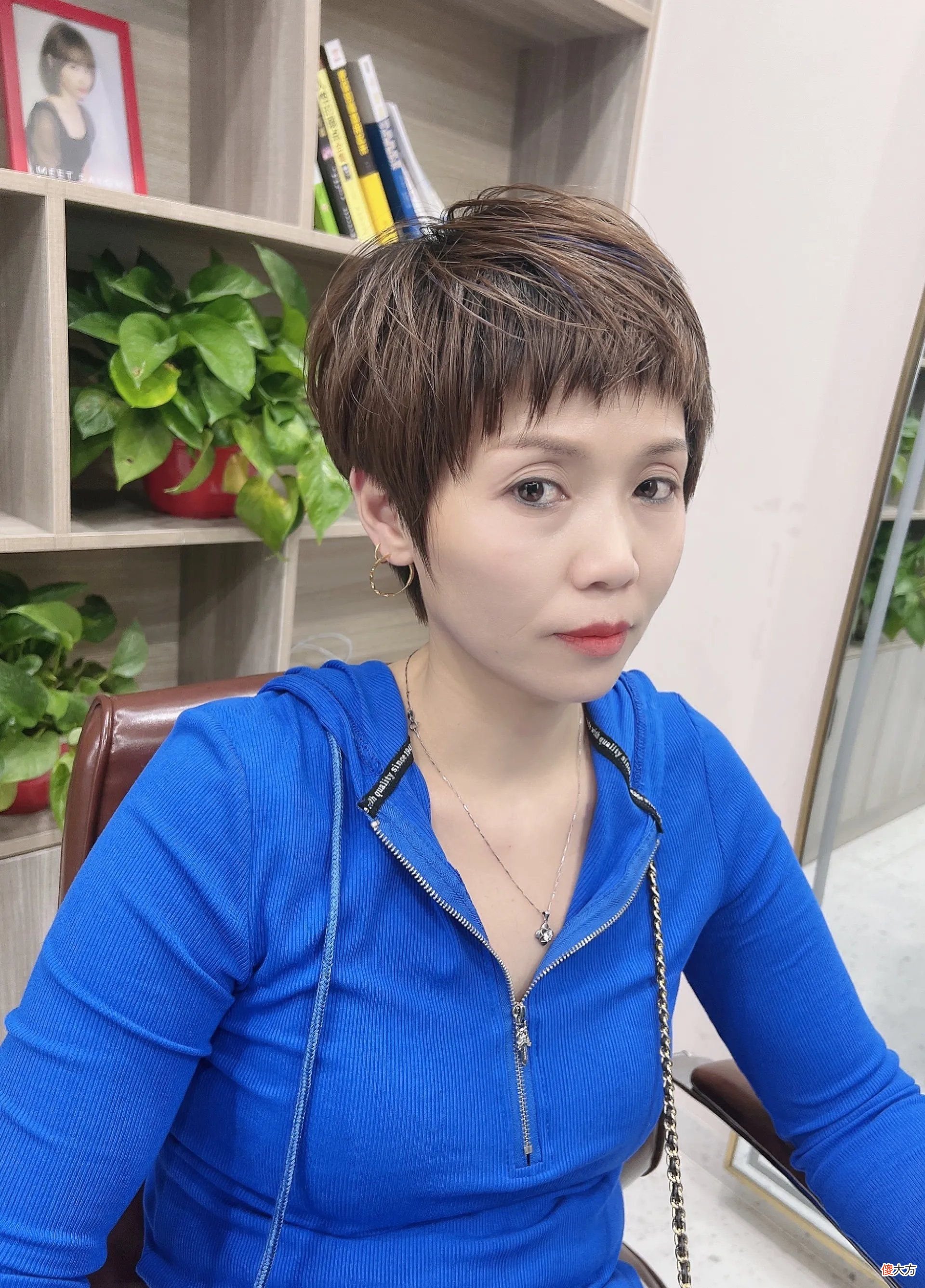 【就爱时尚】女人过了50岁，最火还是剪短发，利落时尚有气质