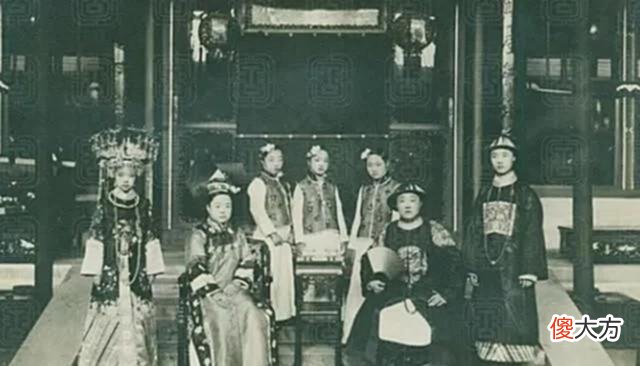 【爱历史】清末官员老照片，妻妾成群，衣着华丽，官气十足