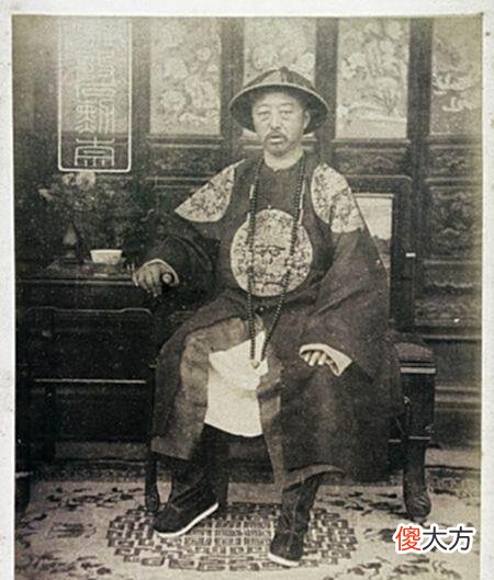 【爱历史】清末官员老照片，妻妾成群，衣着华丽，官气十足