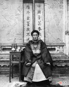 【爱历史】清末官员老照片，妻妾成群，衣着华丽，官气十足