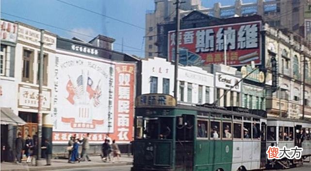【历史故事】1945年光复后的上海老照片：商铺插着国旗，小汽车排成长龙