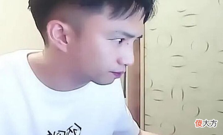 【游戏世界】耀扬立誓不再摔键盘,直播做出一举动,水友:这是换营销路线了?