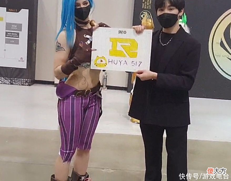【游戏世界】RNG碾压EG晋级决赛，留学生现场直播釜山图书馆：场馆太小气了
