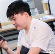 【游戏迷】imp开团faker几次突然不说了：他就像乌兹，再说下去我人都没了