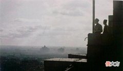 【爱历史】老照片：1945年的上海记忆，投降的日本兵拆除街边的碉堡