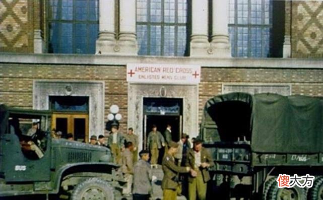 【爱历史】老照片：1945年的上海记忆，投降的日本兵拆除街边的碉堡