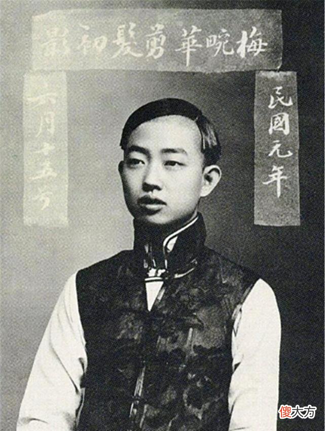 【历史故事】清末民初剪辫子：图2汉人被迫剪掉清朝辫子，图5是皇帝的辫子
