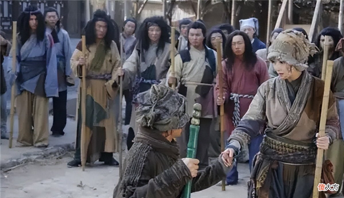 【历史故事】明朝奇案：乞丐抢走官家小姐，凌辱后让她乞讨，父亲见后不敢相认