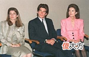 【爱历史】小肯尼迪:3岁死了父亲,8岁死了叔叔,39岁和怀孕的妻子葬身海底