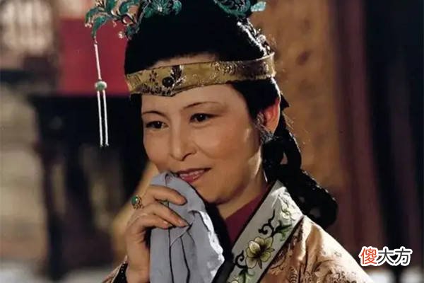 【历史故事】《红楼梦》宝钗为何对赵姨娘示好？