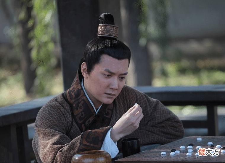 【爱历史】为什么三国君主用仁义能得英雄，而老实人讲仁义总是会被欺负？