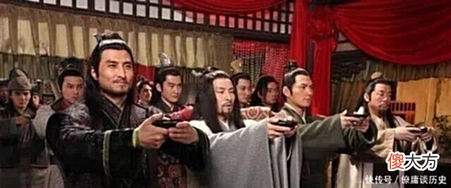 【爱历史】单雄信临刑前，结拜兄弟来送行，为何唯独喝了程咬金的送行酒？