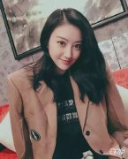 【时尚一点】景甜晒自拍pose太帅了，网友：这身装扮真大佬
