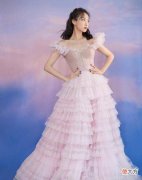 【就爱时尚】宋茜、谭松韵、虞书欣撞色了，同穿粉色礼服比美，刘涛霸气大气