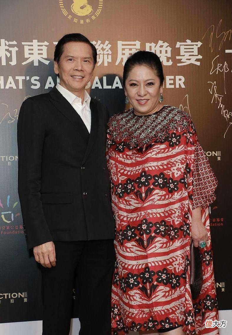 【就爱时尚】向太和阔太名媛同框站C位，穿印花裙富态大气，短发看着气场十足