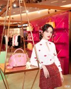 【时尚一点】简约淑女的穿搭，让衣服带着更加炙热的色彩，让衣服带着青春气息